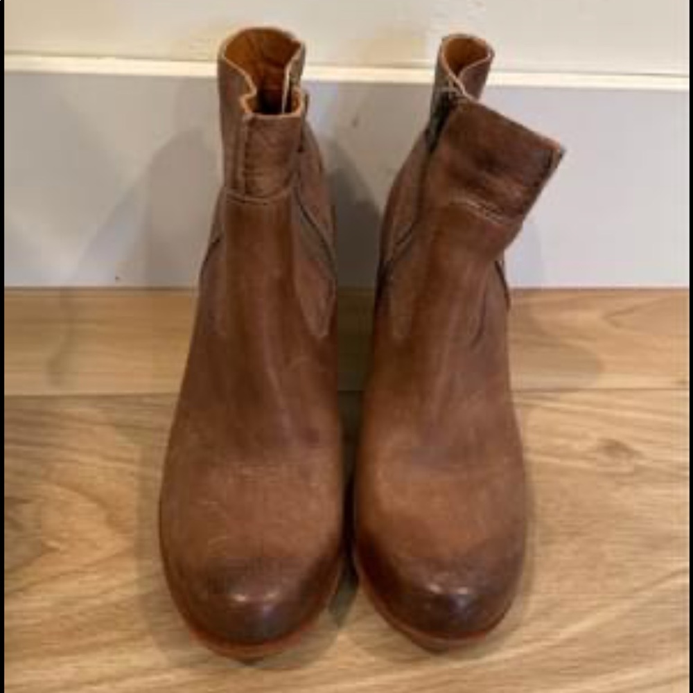Like new. Most comfortable brand!